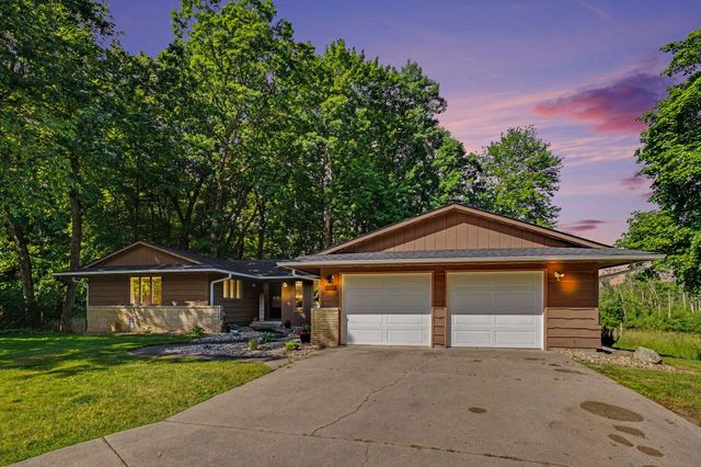 9713 Oakview Drive, Portage City, MI 49024