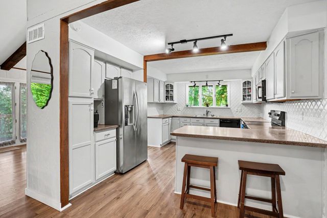9713 Oakview Drive, Portage City, MI 49024