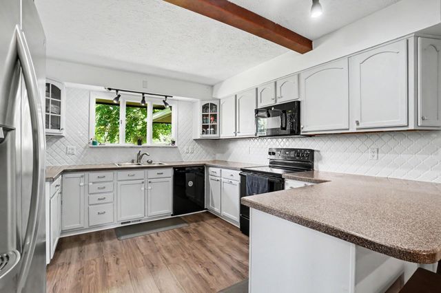 9713 Oakview Drive, Portage City, MI 49024