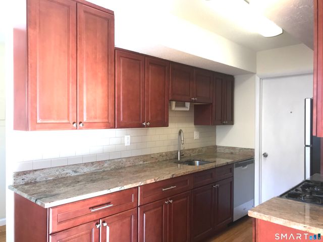 60 Plainfield Avenue 10, West Haven, CT 06516