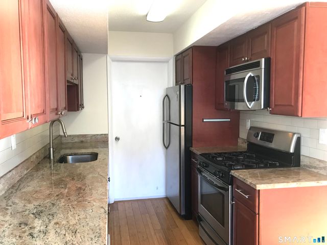 60 Plainfield Avenue 10, West Haven, CT 06516