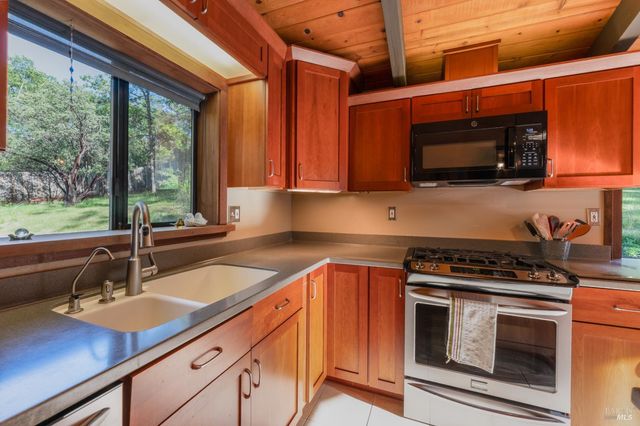 1701 Road B, Redwood Valley, CA 95470