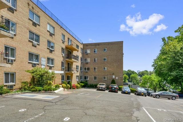 2035 Central Park Avenue 3M, Yonkers, NY 10710