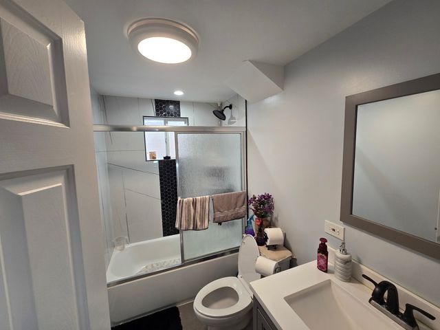 1400 N LOTUS Avenue, Chicago, IL 60651