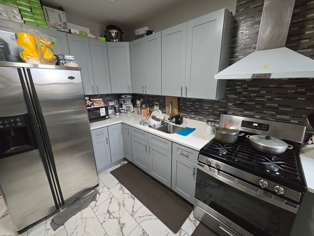 1400 N LOTUS Avenue, Chicago, IL 60651