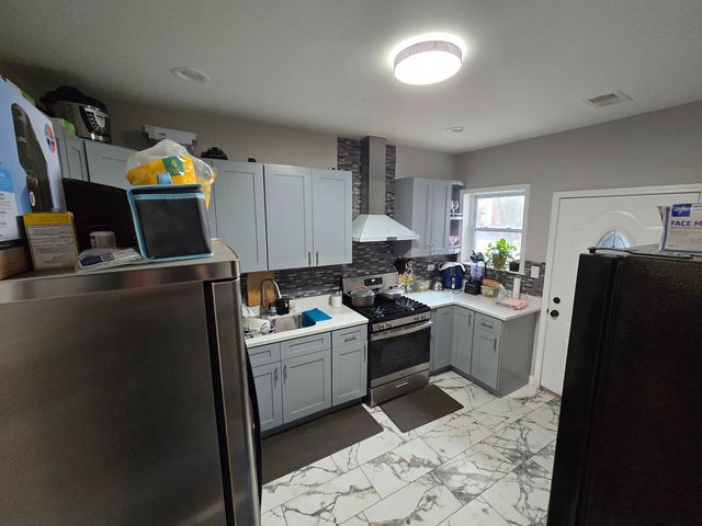 1400 N LOTUS Avenue, Chicago, IL 60651