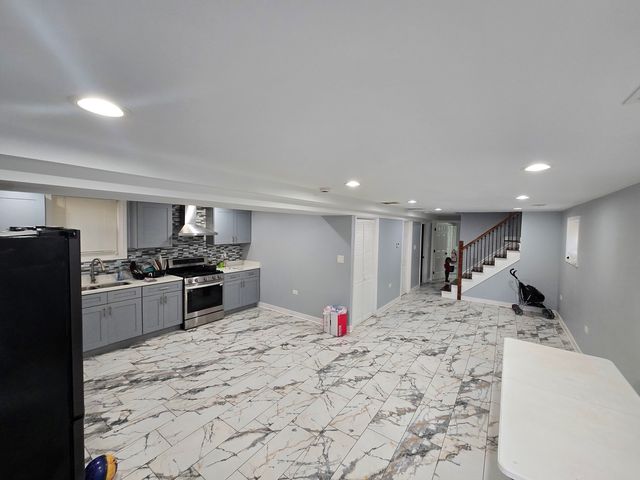 1400 N LOTUS Avenue, Chicago, IL 60651