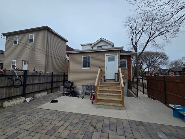 1400 N LOTUS Avenue, Chicago, IL 60651