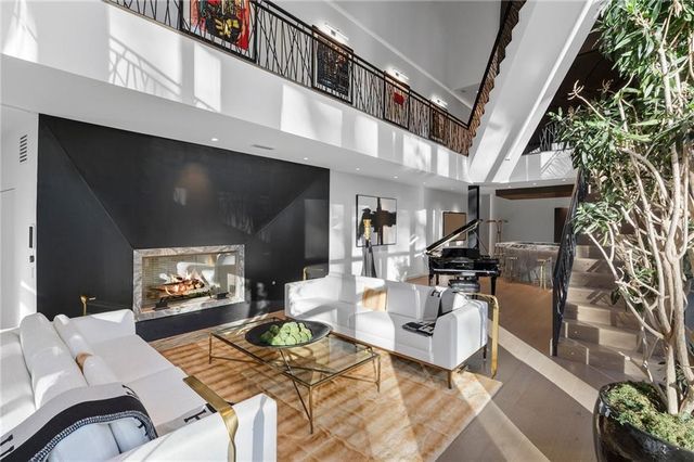 2716 Ridgewood NW Road, Atlanta, GA 30327