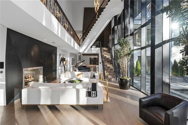 2716 Ridgewood NW Road, Atlanta, GA 30327