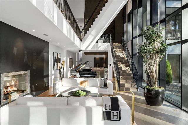 2716 Ridgewood NW Road, Atlanta, GA 30327