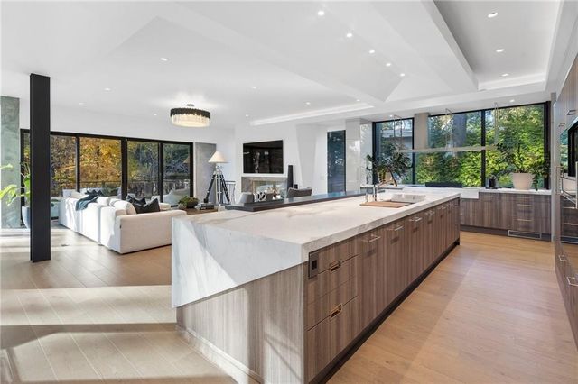 2716 Ridgewood NW Road, Atlanta, GA 30327