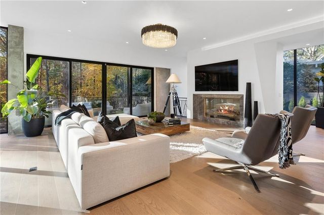 2716 Ridgewood NW Road, Atlanta, GA 30327