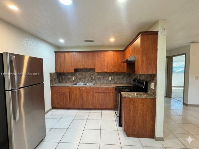 129 SE 4th Ave 1, Hallandale Beach, FL 33009