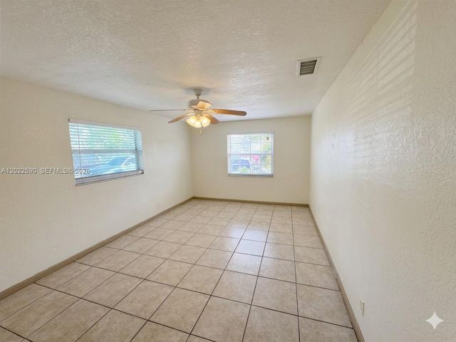 129 SE 4th Ave 1, Hallandale Beach, FL 33009