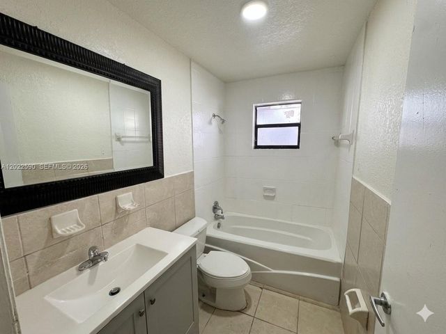 129 SE 4th Ave 1, Hallandale Beach, FL 33009