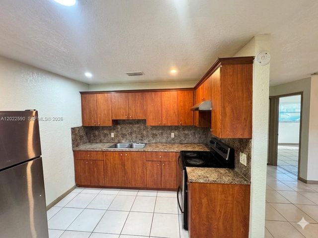 129 SE 4th Ave 1, Hallandale Beach, FL 33009