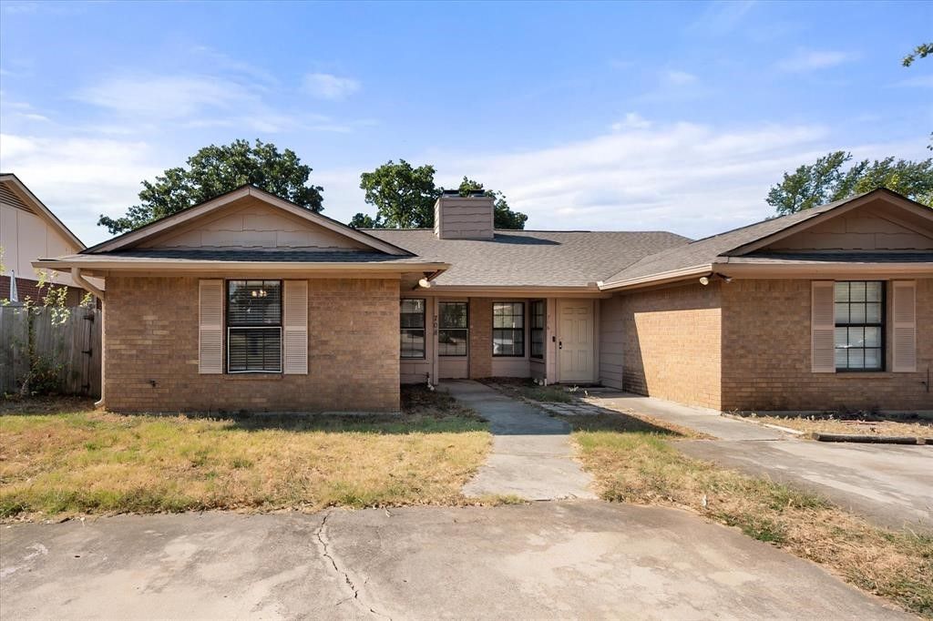 706 Woodland Court, Kennedale, TX 76060 — photo 2