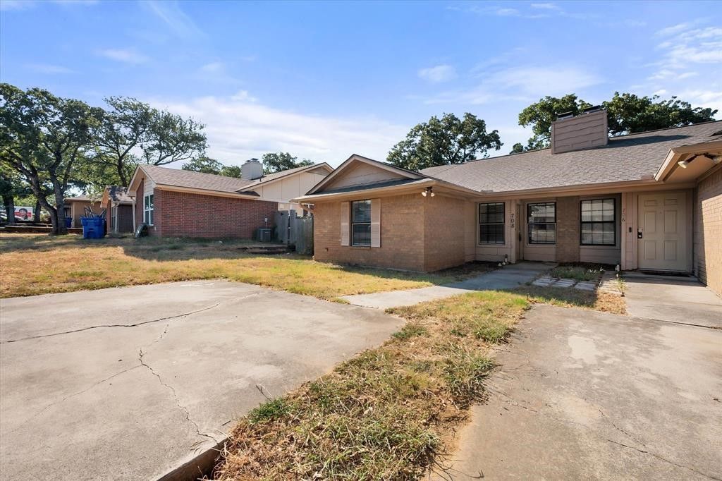 706 Woodland Court, Kennedale, TX 76060 — photo 3