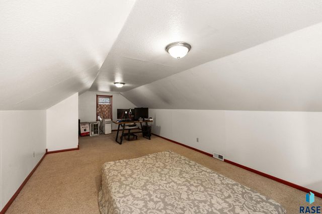 2916 S Walts Ave Avenue, Sioux Falls, SD 57105