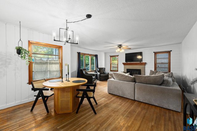 2916 S Walts Ave Avenue, Sioux Falls, SD 57105