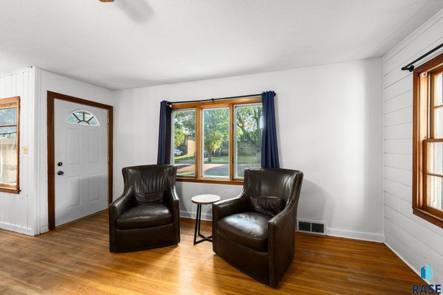 2916 S Walts Ave Avenue, Sioux Falls, SD 57105