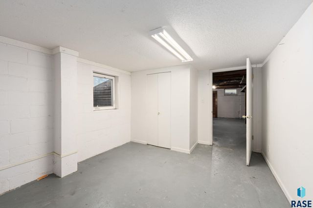 2916 S Walts Ave Avenue, Sioux Falls, SD 57105