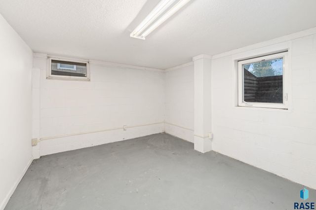 2916 S Walts Ave Avenue, Sioux Falls, SD 57105