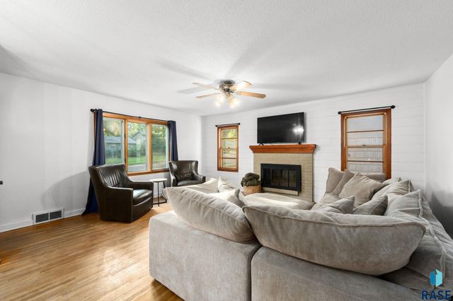 2916 S Walts Ave Avenue, Sioux Falls, SD 57105