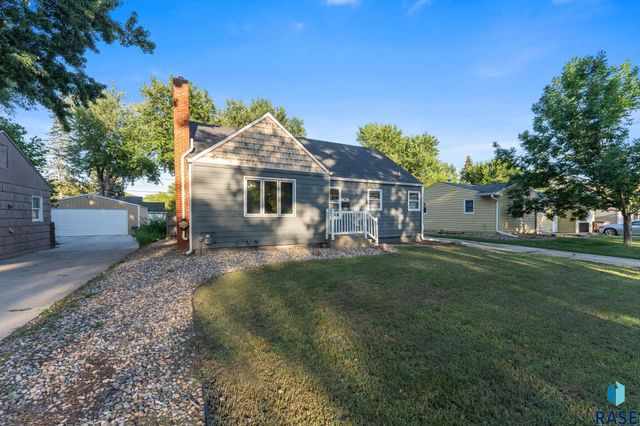 2916 S Walts Ave Avenue, Sioux Falls, SD 57105