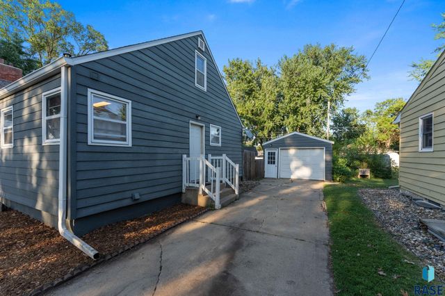 2916 S Walts Ave Avenue, Sioux Falls, SD 57105