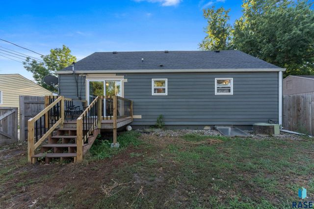 2916 S Walts Ave Avenue, Sioux Falls, SD 57105