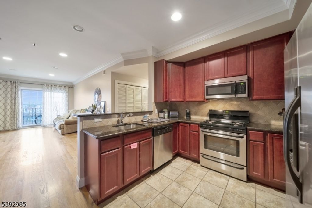 15 Tichenor Ln 407, Newark City, NJ 07114
