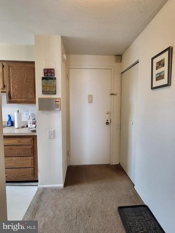 1420 Locust St Apt 26L, Philadelphia, PA 19102