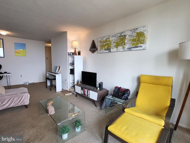 1420 Locust St Apt 26L, Philadelphia, PA 19102