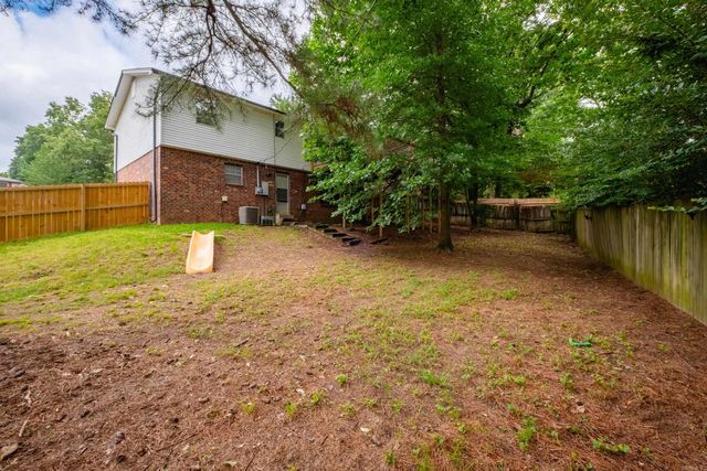 10 Cherrywood Ct, Little Rock, AR 72211