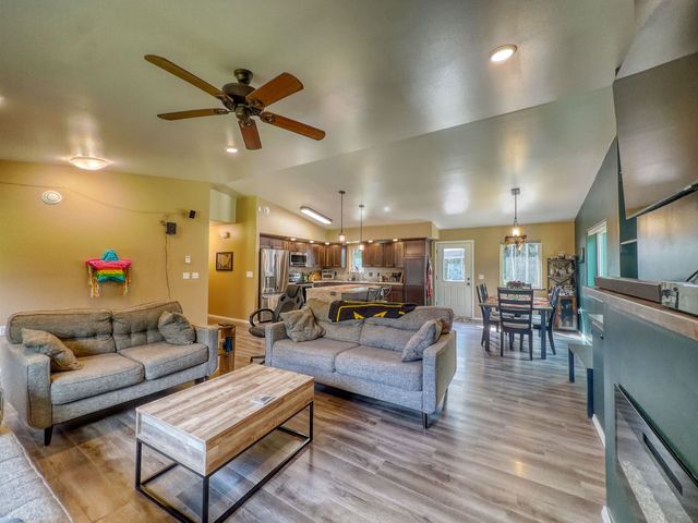 2095 STARFOX DRIVE, North Pole, AK 99705
