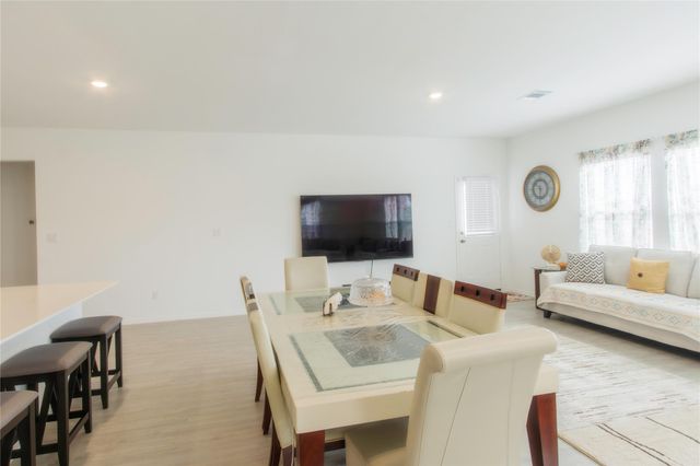 1404 E Aquilla DR, Leander, TX 78641