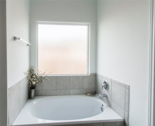 1404 E Aquilla DR, Leander, TX 78641