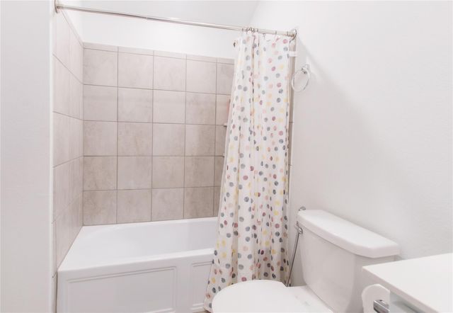 1404 E Aquilla DR, Leander, TX 78641