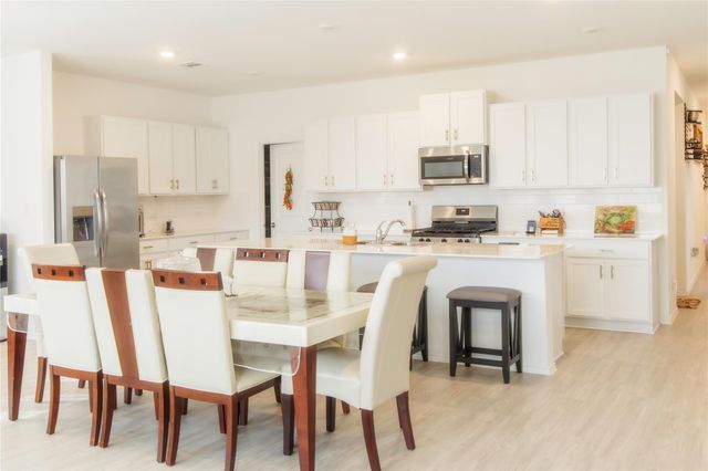 1404 E Aquilla DR, Leander, TX 78641