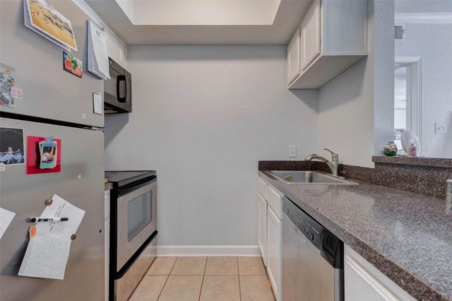 4515 Briar Hollow Place 215, Houston, TX 77027