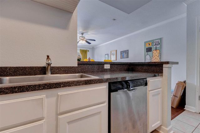 4515 Briar Hollow Place 215, Houston, TX 77027