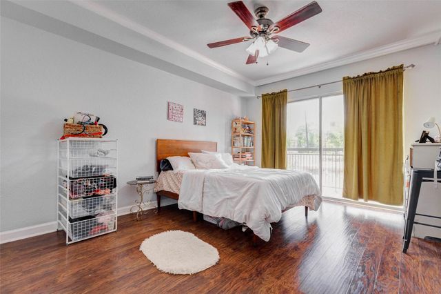 4515 Briar Hollow Place 215, Houston, TX 77027