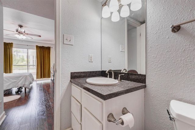 4515 Briar Hollow Place 215, Houston, TX 77027