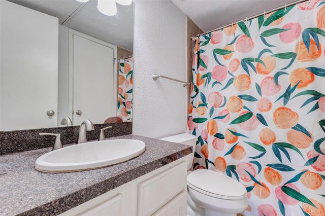 4515 Briar Hollow Place 215, Houston, TX 77027