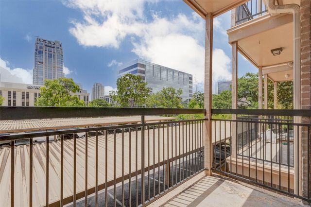 4515 Briar Hollow Place 215, Houston, TX 77027