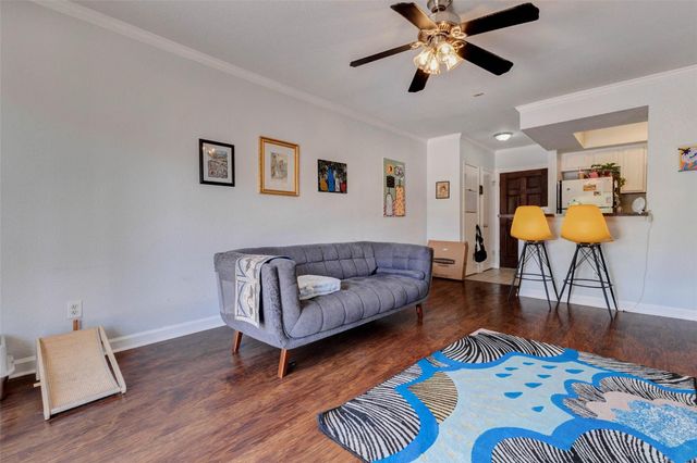 4515 Briar Hollow Place 215, Houston, TX 77027