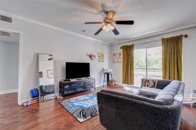 4515 Briar Hollow Place 215, Houston, TX 77027