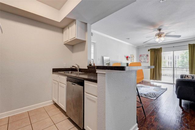 4515 Briar Hollow Place 215, Houston, TX 77027